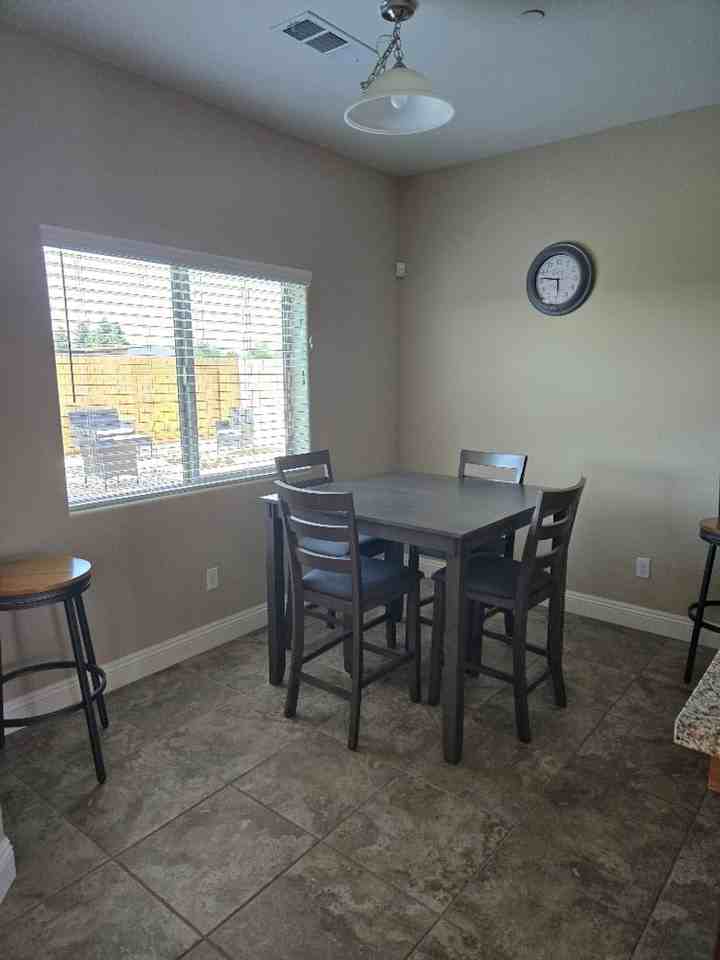 1145 E Seeger Ave - Photo 5 of 11