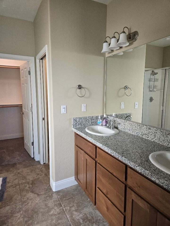 1145 E Seeger Ave - Photo 6 of 11