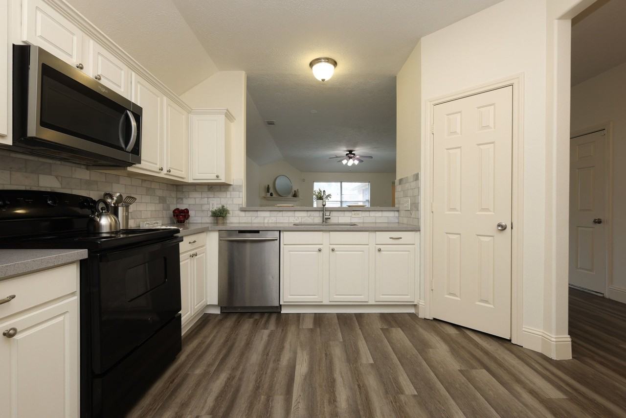 5313 Caprock Dr - Photo 3 of 41