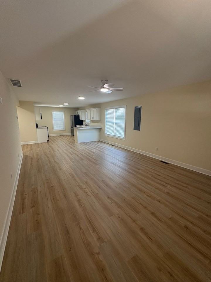 504 Addison Ave - Photo 3 of 10
