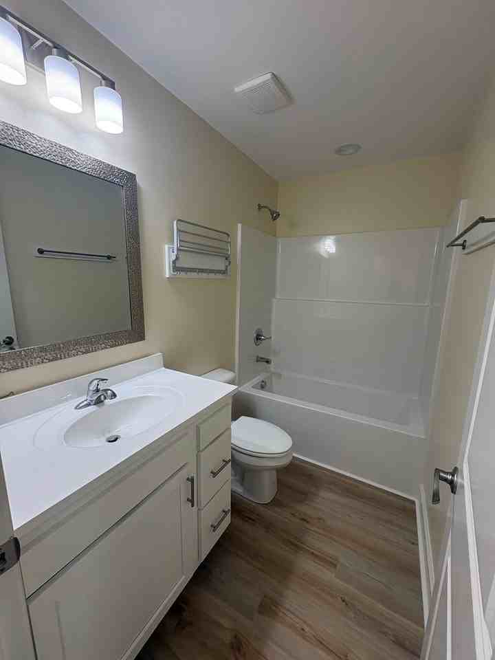 504 Addison Ave - Photo 4 of 10