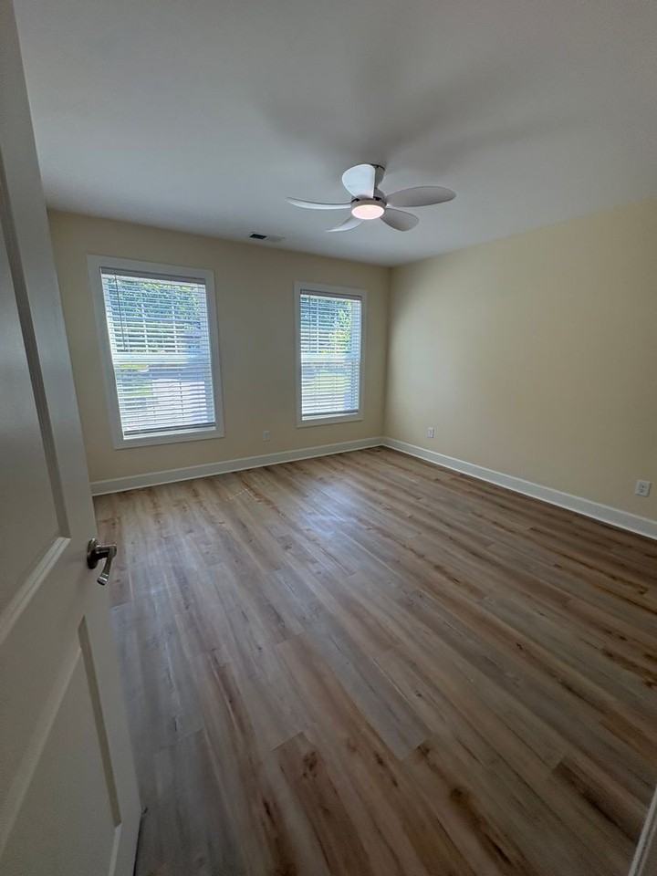 504 Addison Ave - Photo 7 of 10