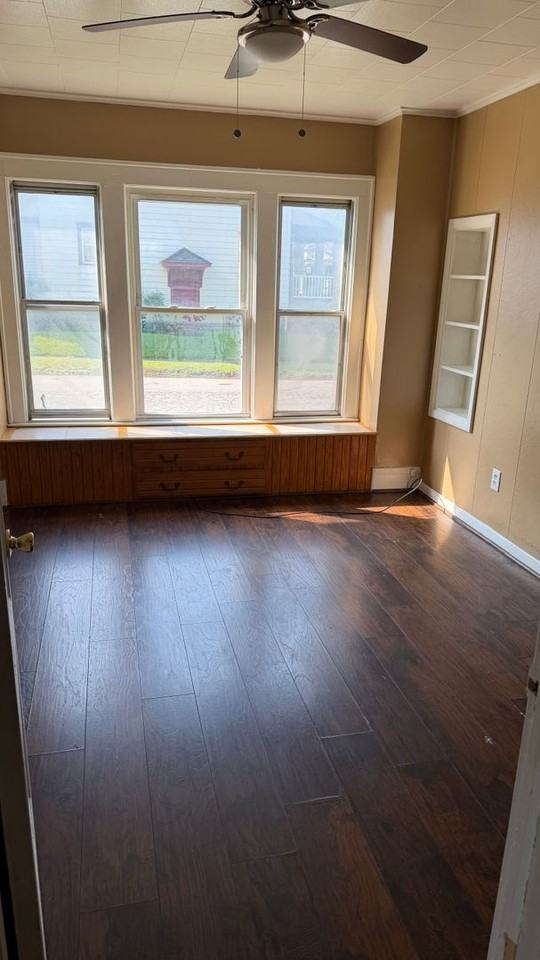 455 Baldwin Ave - Photo 3 of 6