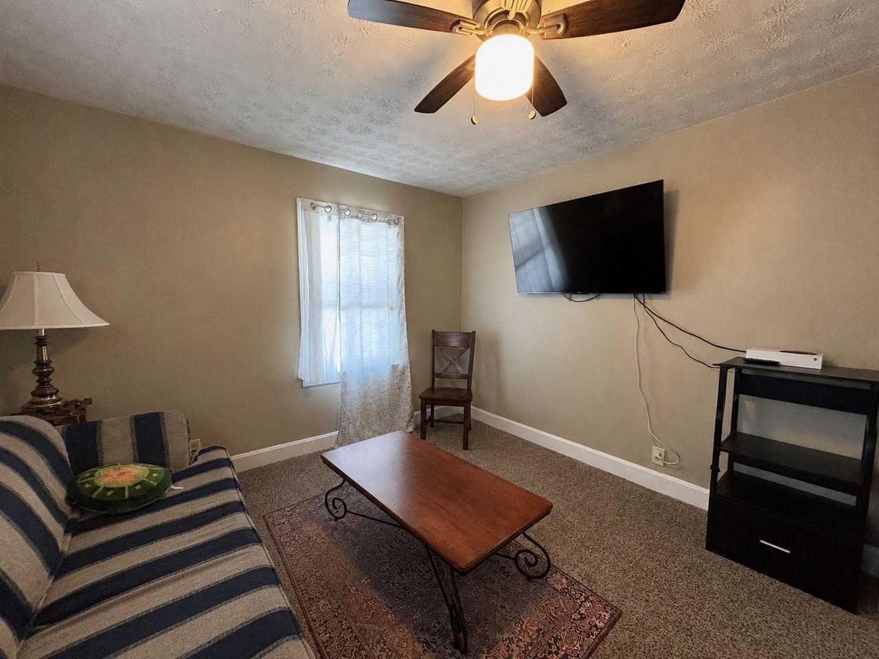 733 Golfview Dr - Photo 2 of 11