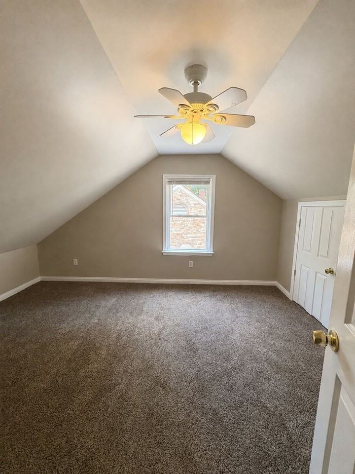 733 Golfview Dr - Photo 4 of 11