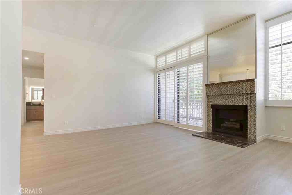 10470 Riverside Dr - Photo 2 of 19
