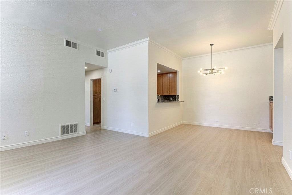 10470 Riverside Dr - Photo 3 of 19