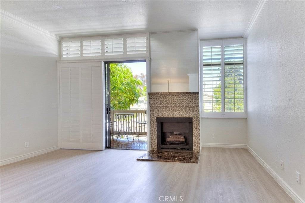 10470 Riverside Dr - Photo 4 of 19