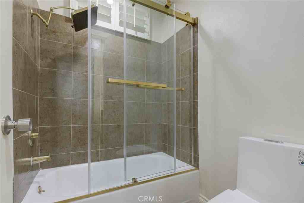 10470 Riverside Dr - Photo 6 of 19
