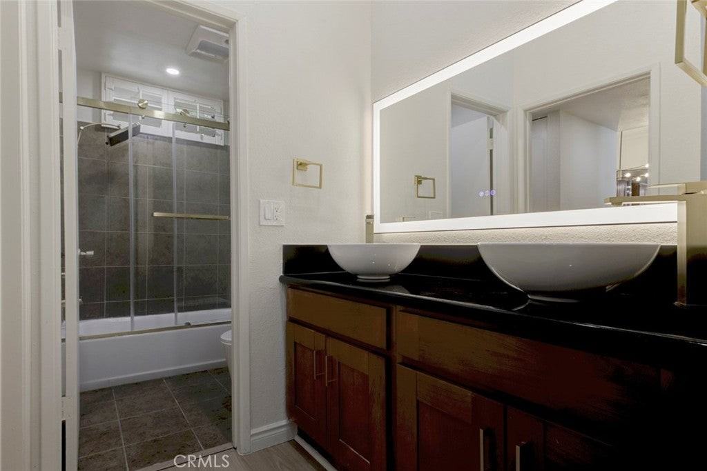 10470 Riverside Dr - Photo 7 of 19