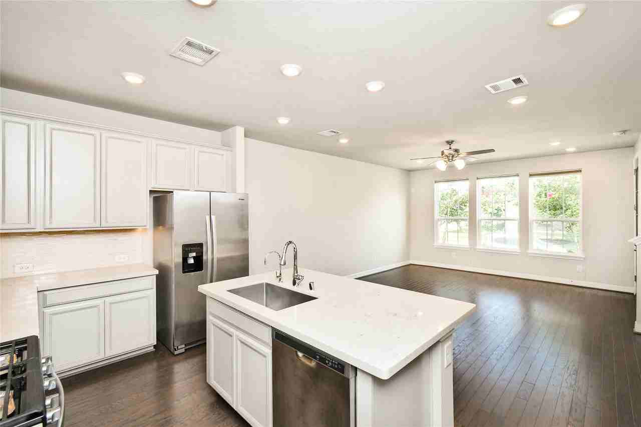 18225 Crystal Knoll Dr - Photo 3 of 30