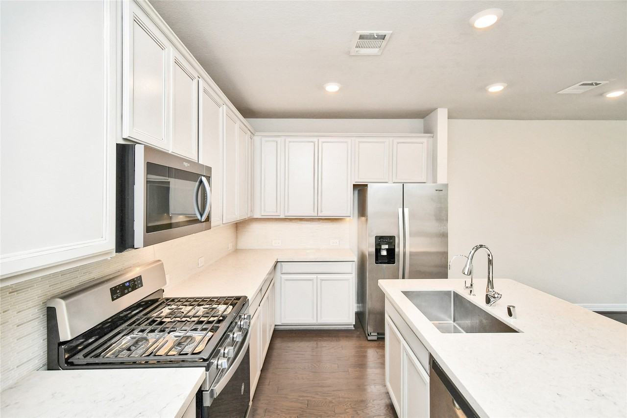 18225 Crystal Knoll Dr - Photo 6 of 30