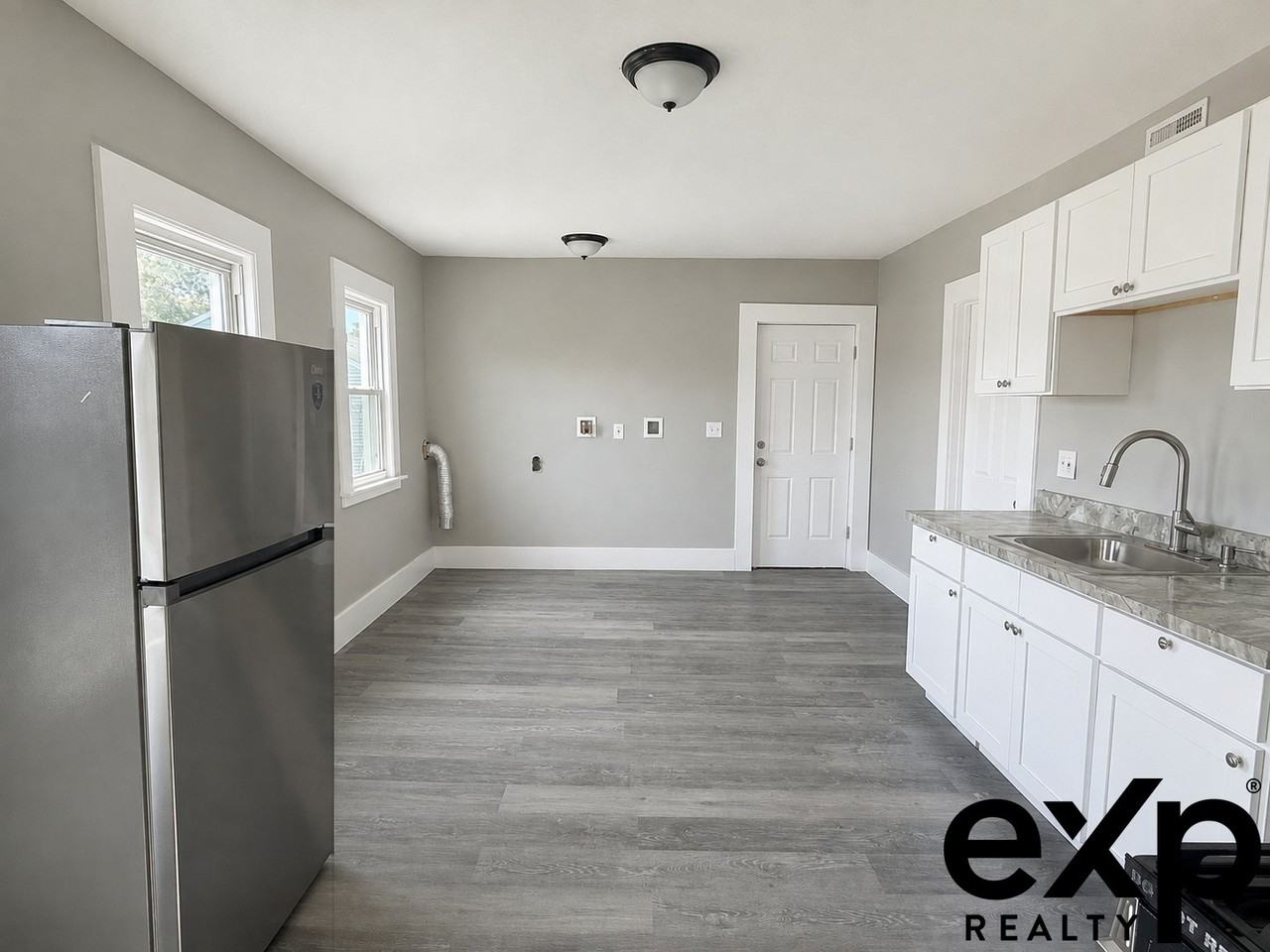 744 Carew St #2 - Photo 2 of 15