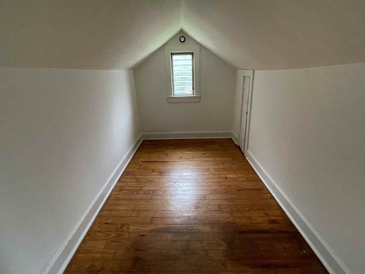 910 Ewing Blvd Apt B - Photo 3 of 5