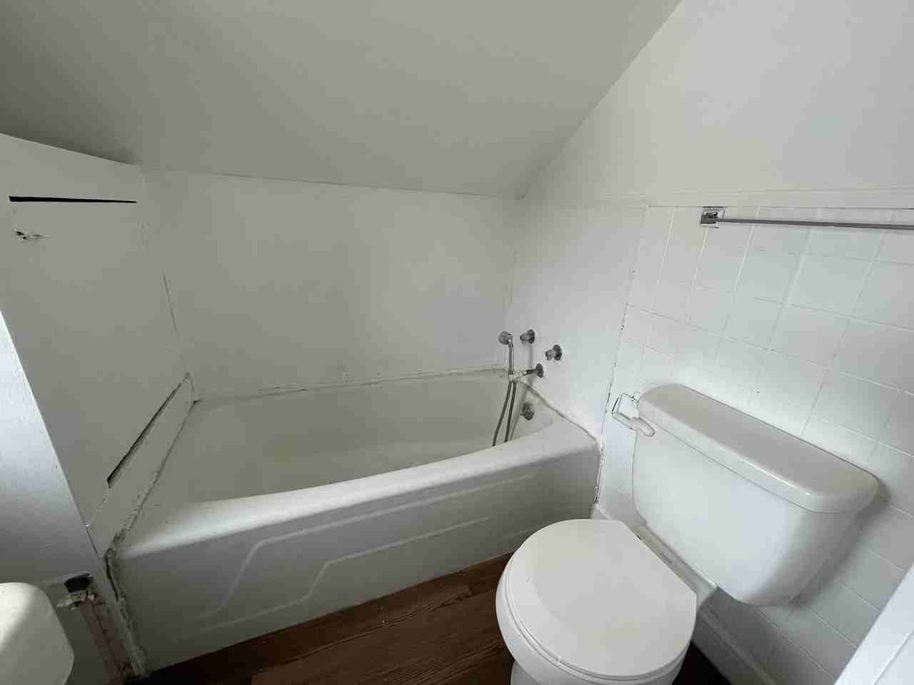 910 Ewing Blvd Apt B - Photo 5 of 5