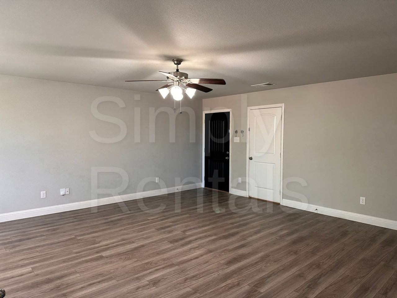 6801 Jade Dr - Photo 4 of 17
