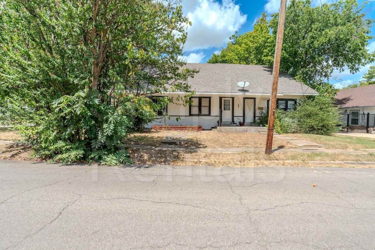 1410 Sycamore St - Photo 3 of 29