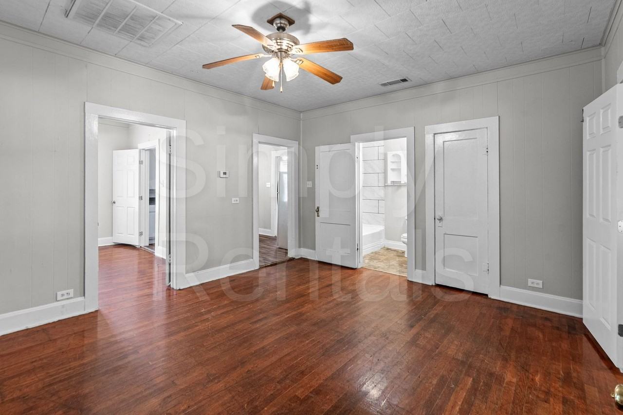 1410 Sycamore St - Photo 7 of 29