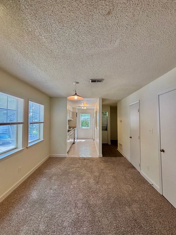 2502 Avent Ferry Rd - Photo 4 of 16