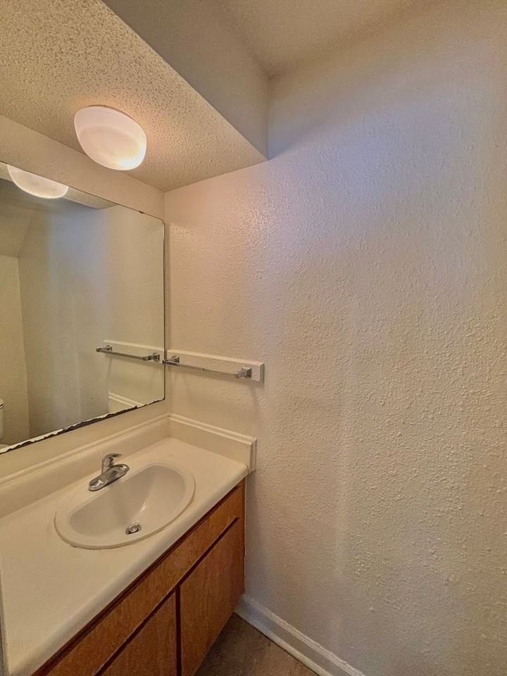 2502 Avent Ferry Rd - Photo 7 of 16