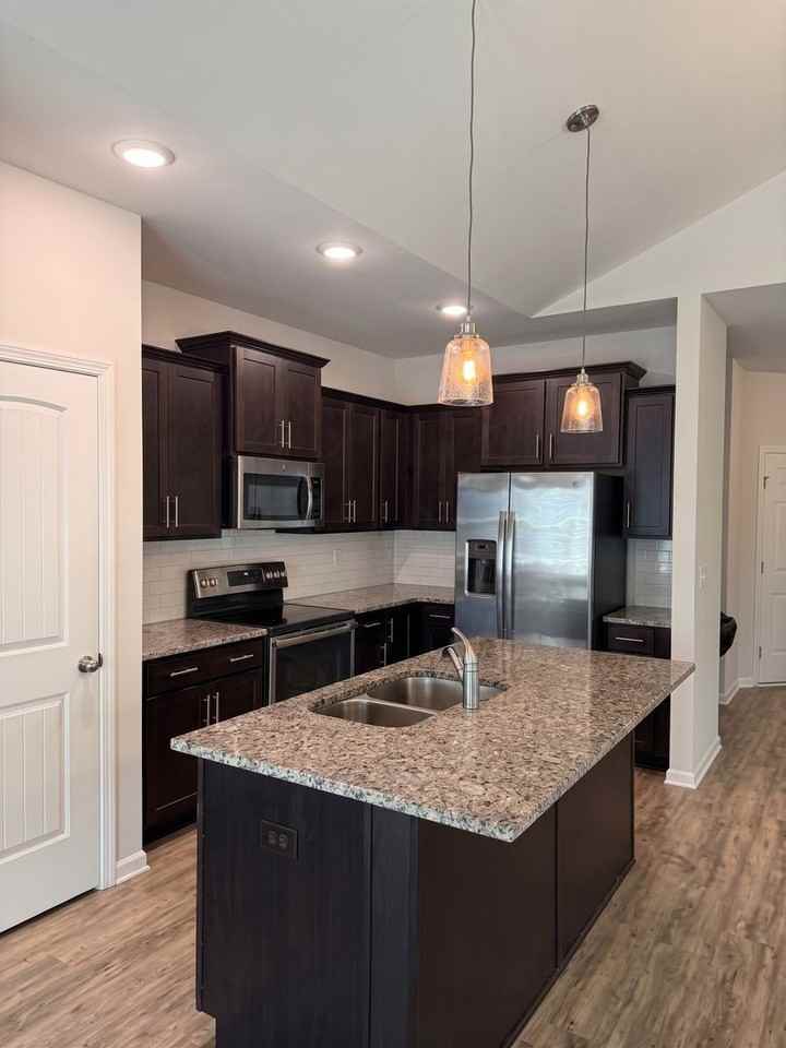 102 Daymark Dr - Photo 3 of 3