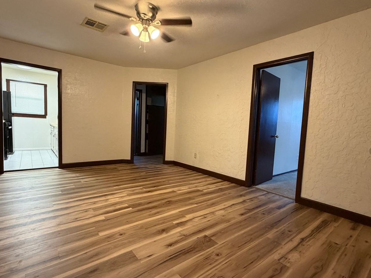 6213 Nw Cherry Ave - Photo 2 of 11