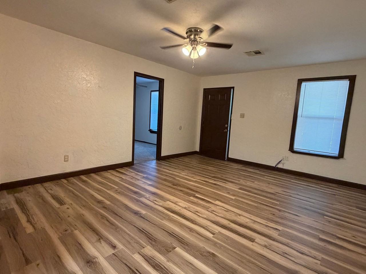 6213 Nw Cherry Ave - Photo 3 of 11