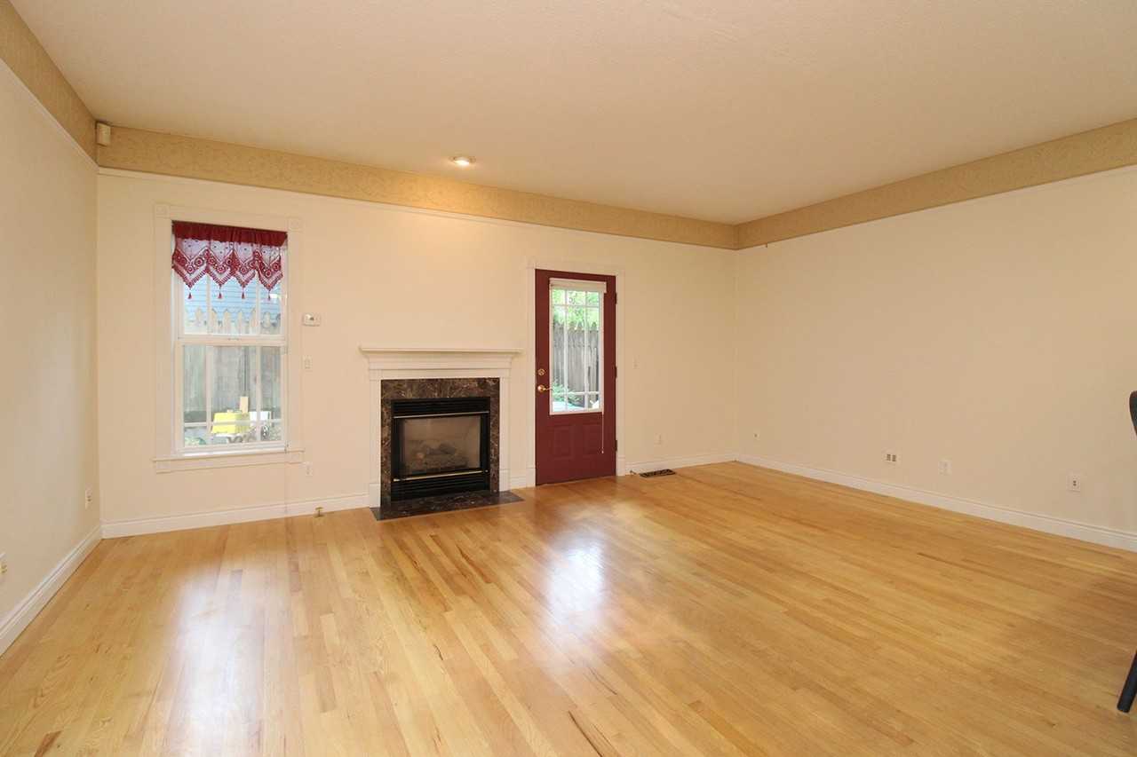 1209 Se Sherrett St - Photo 4 of 32