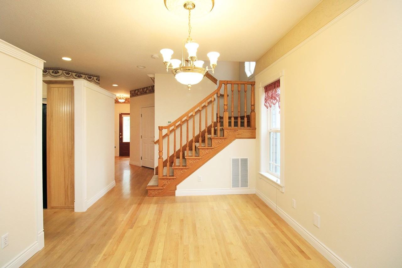 1209 Se Sherrett St - Photo 6 of 32