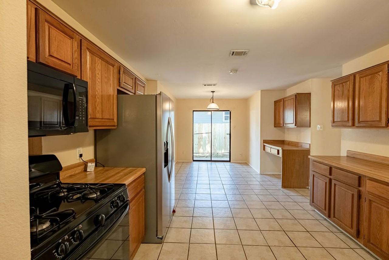 2403 Monarch Dr - Photo 5 of 19