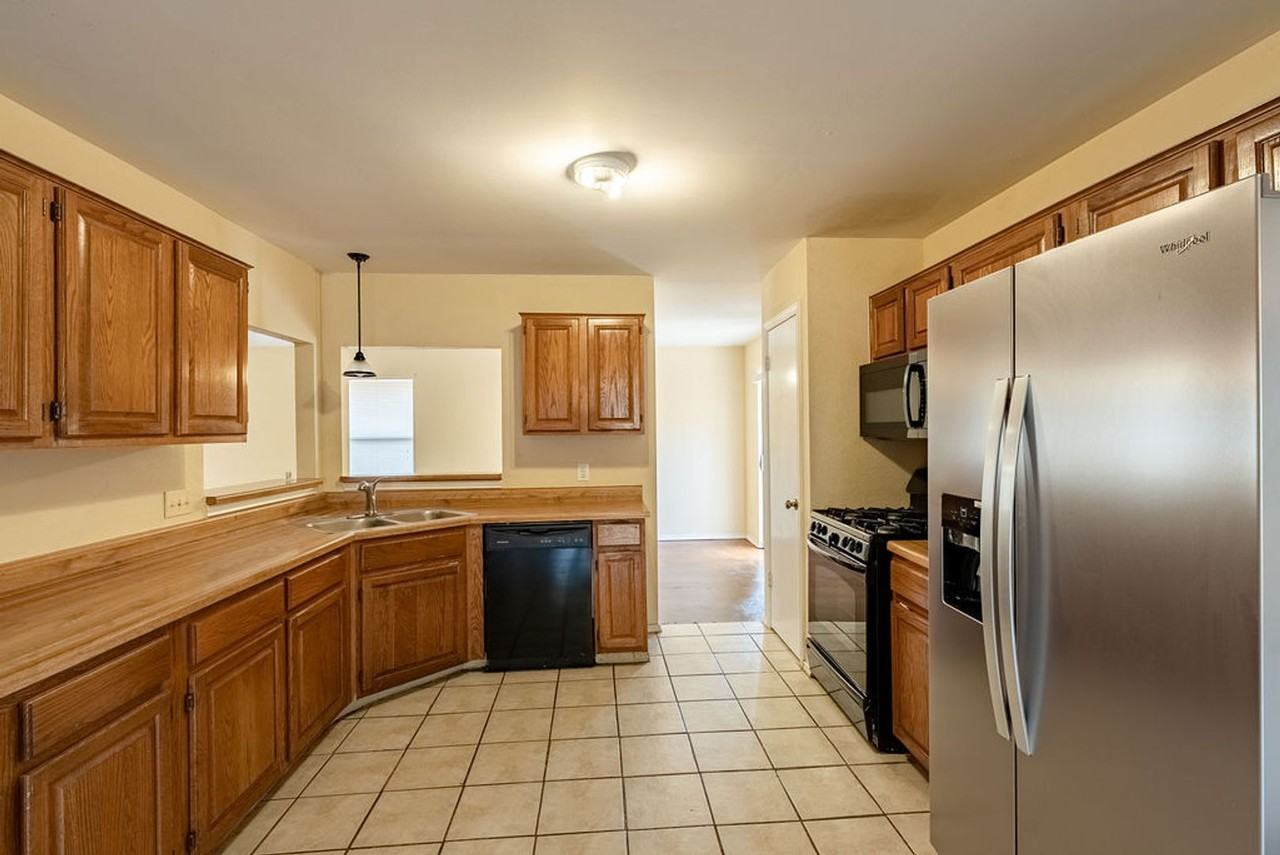 2403 Monarch Dr - Photo 7 of 19