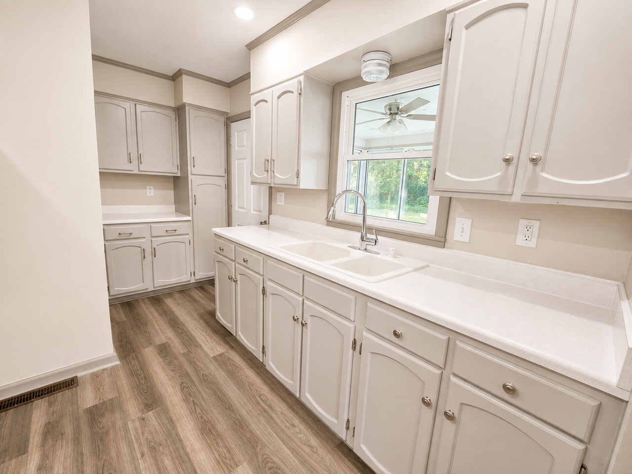 2104 Belmont Rd - Photo 4 of 10