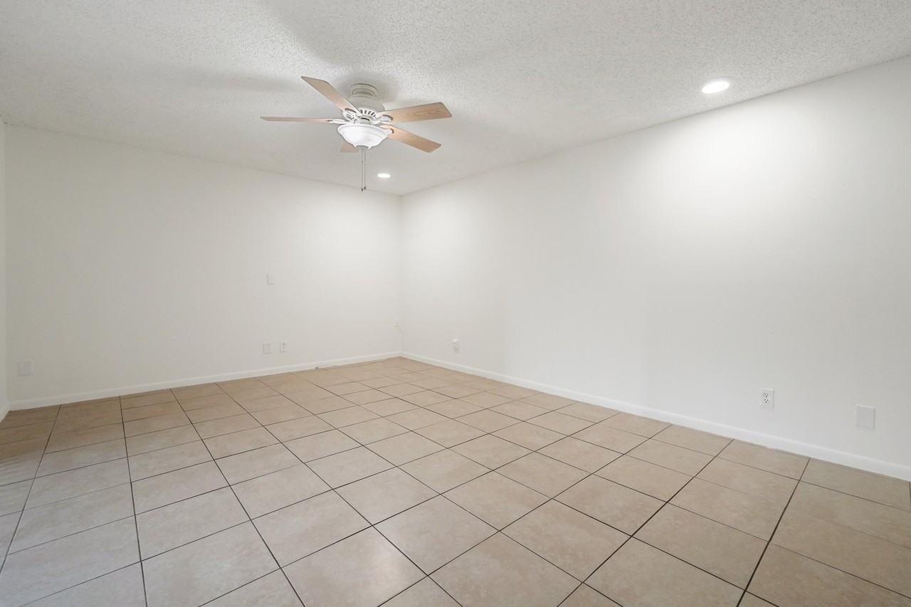 237 Alemeda Dr - Photo 3 of 23