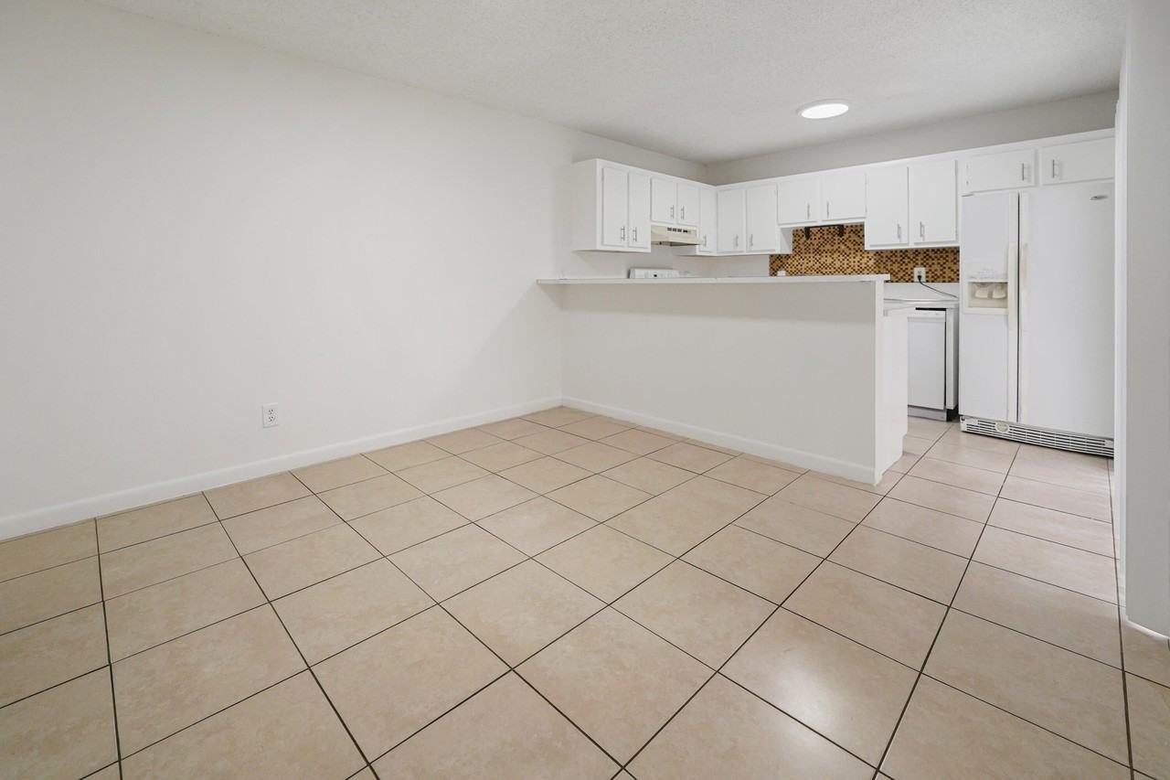 237 Alemeda Dr - Photo 4 of 23