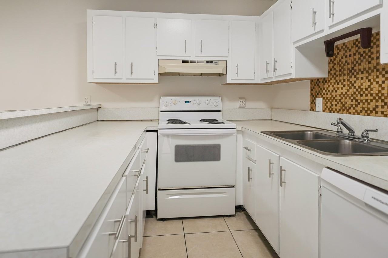 237 Alemeda Dr - Photo 5 of 23