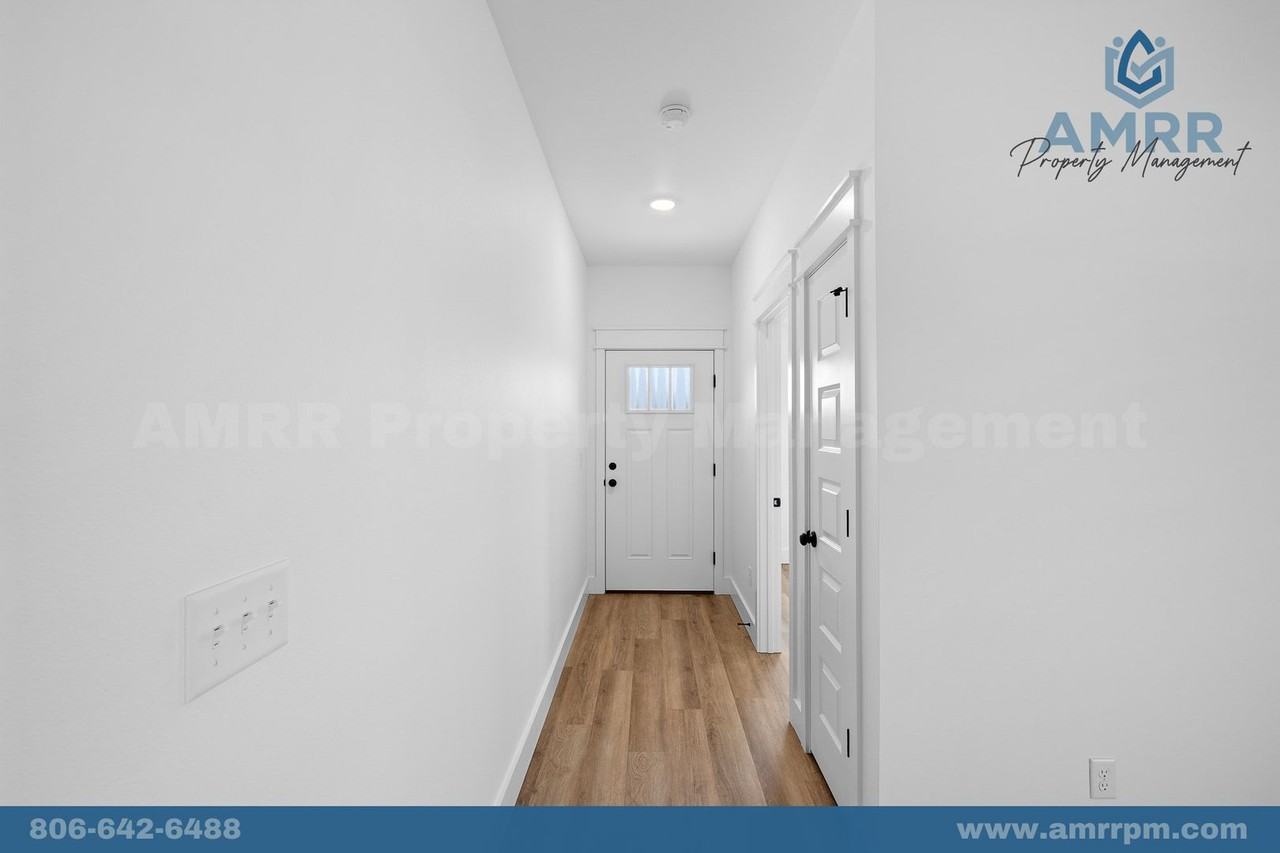 1805 Edwards St - Photo 4 of 38