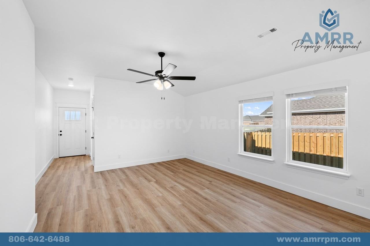 1805 Edwards St - Photo 5 of 38