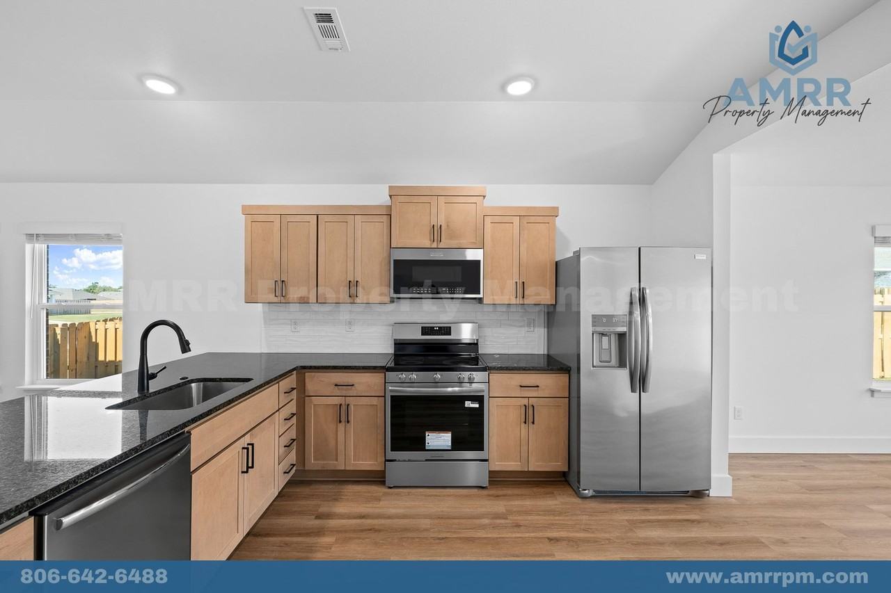 1805 Edwards St - Photo 6 of 38