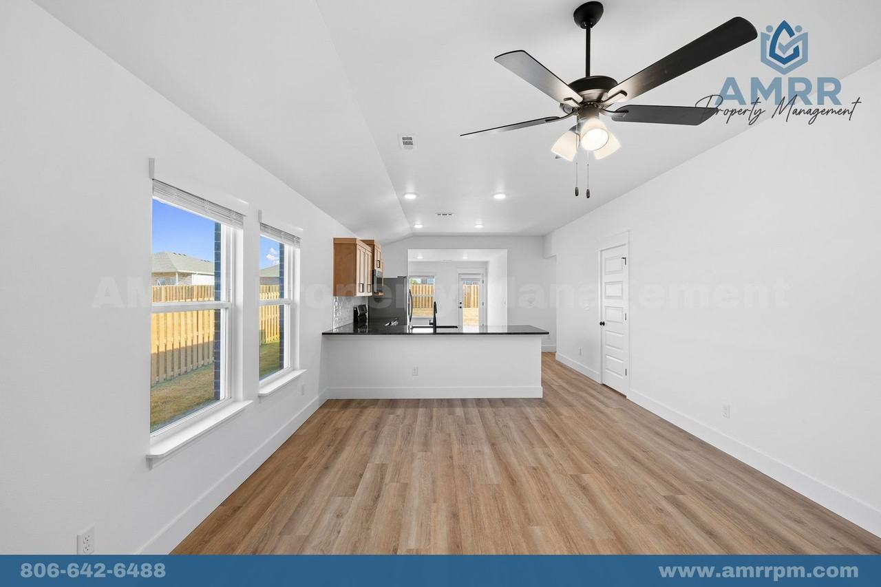 1805 Edwards St - Photo 7 of 38