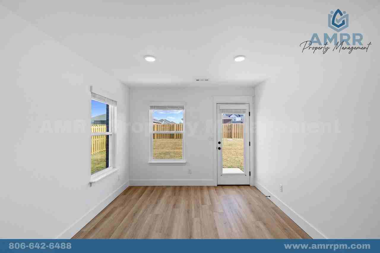 1804 Ferguson St - Photo 7 of 38
