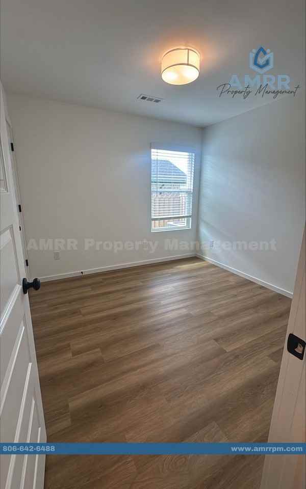1833 Porter St - Photo 3 of 14
