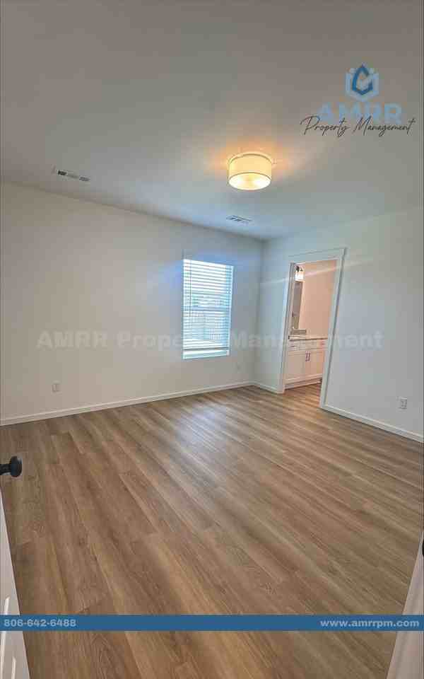 1833 Porter St - Photo 7 of 14