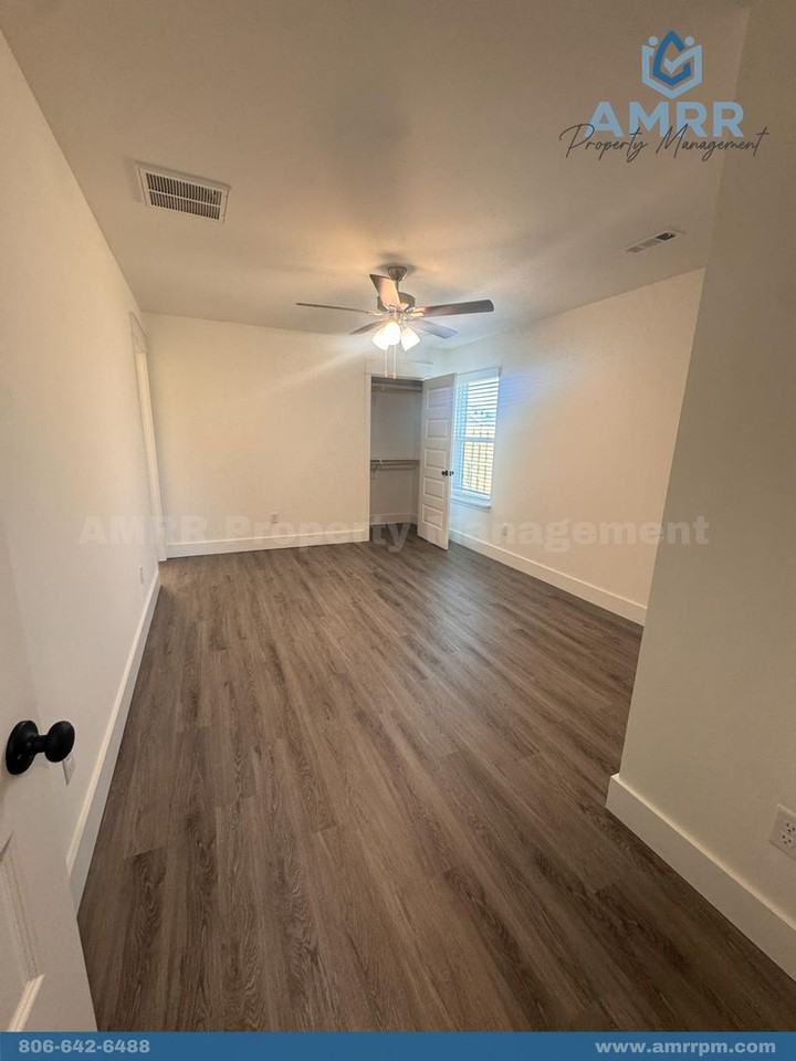 1905 Porter St - Photo 5 of 29