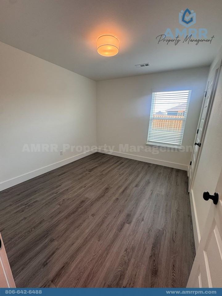 1905 Porter St - Photo 7 of 29