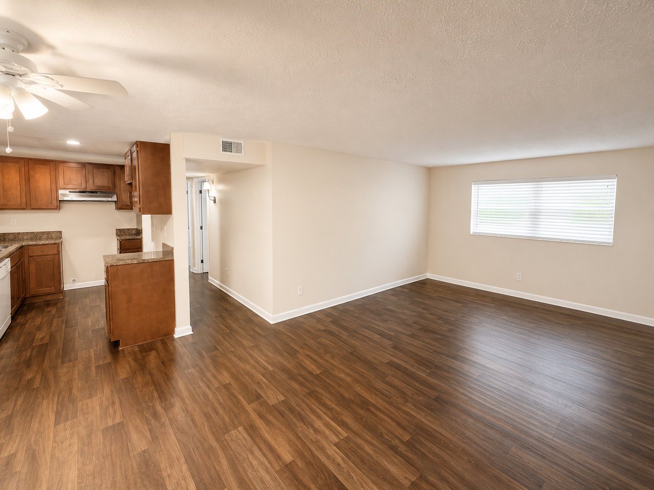 7300 Southside Dr - Photo 2 of 5
