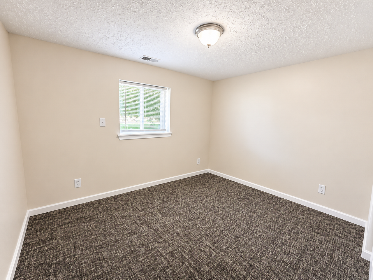 7300 Southside Dr - Photo 4 of 5