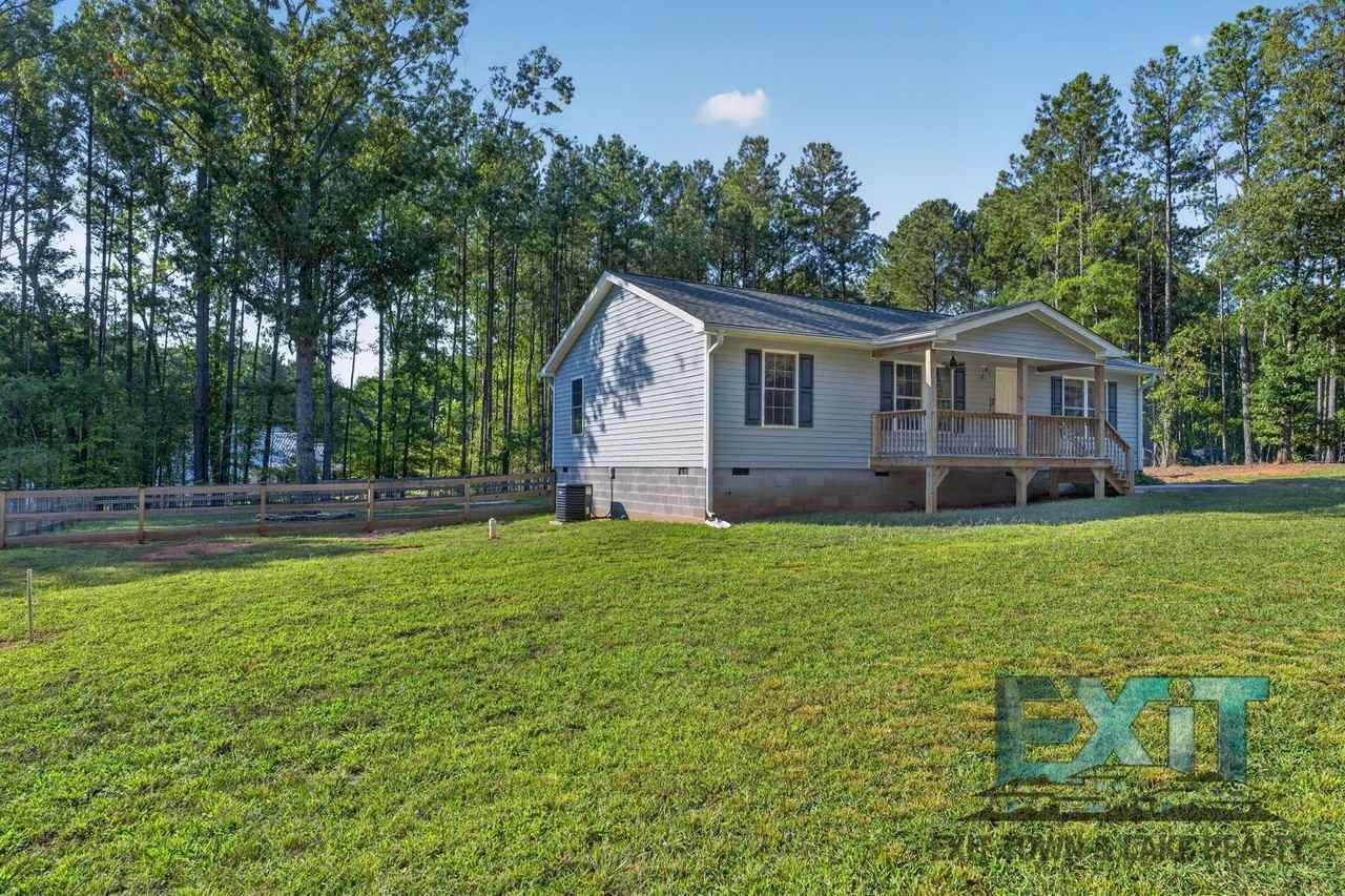 23 Moseley Dr - Photo 3 of 23