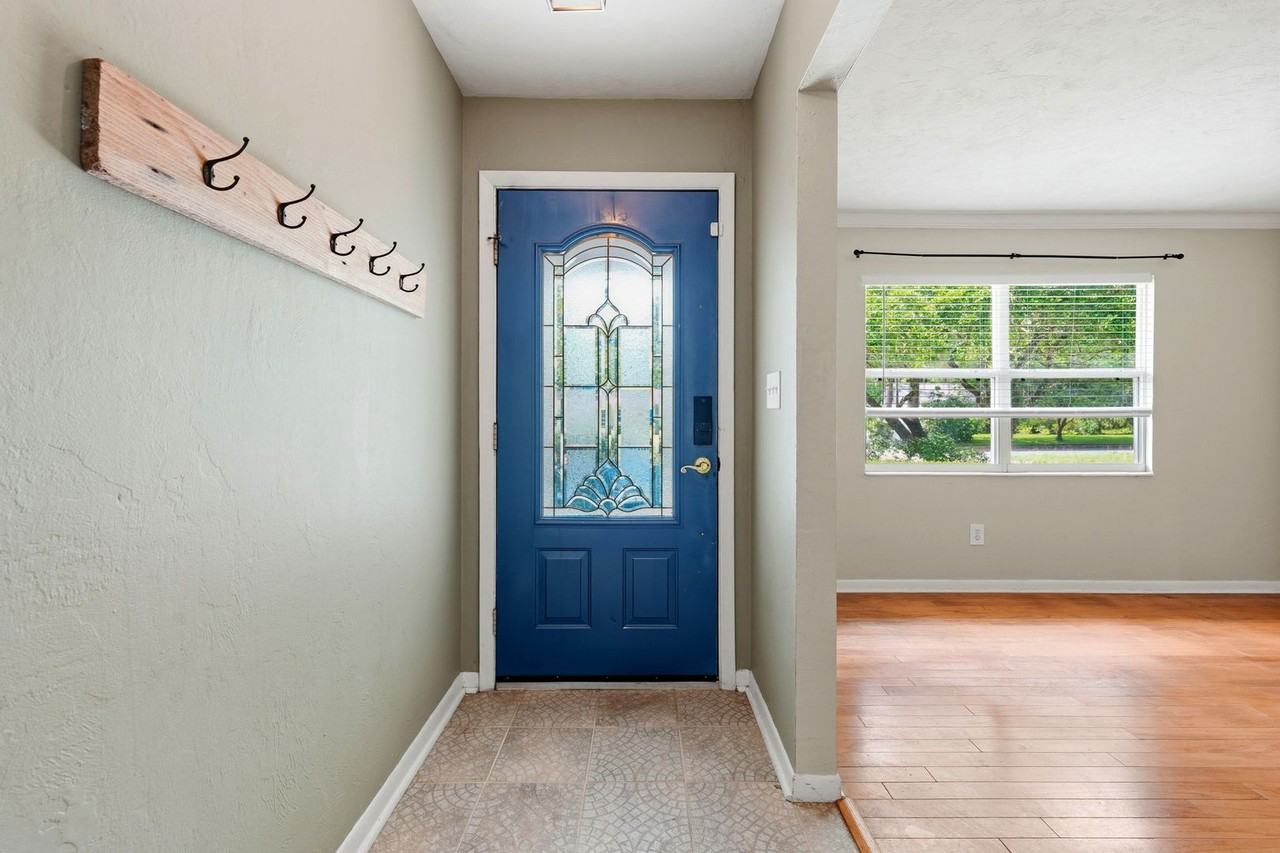4731 Nw 39th St - Photo 3 of 37