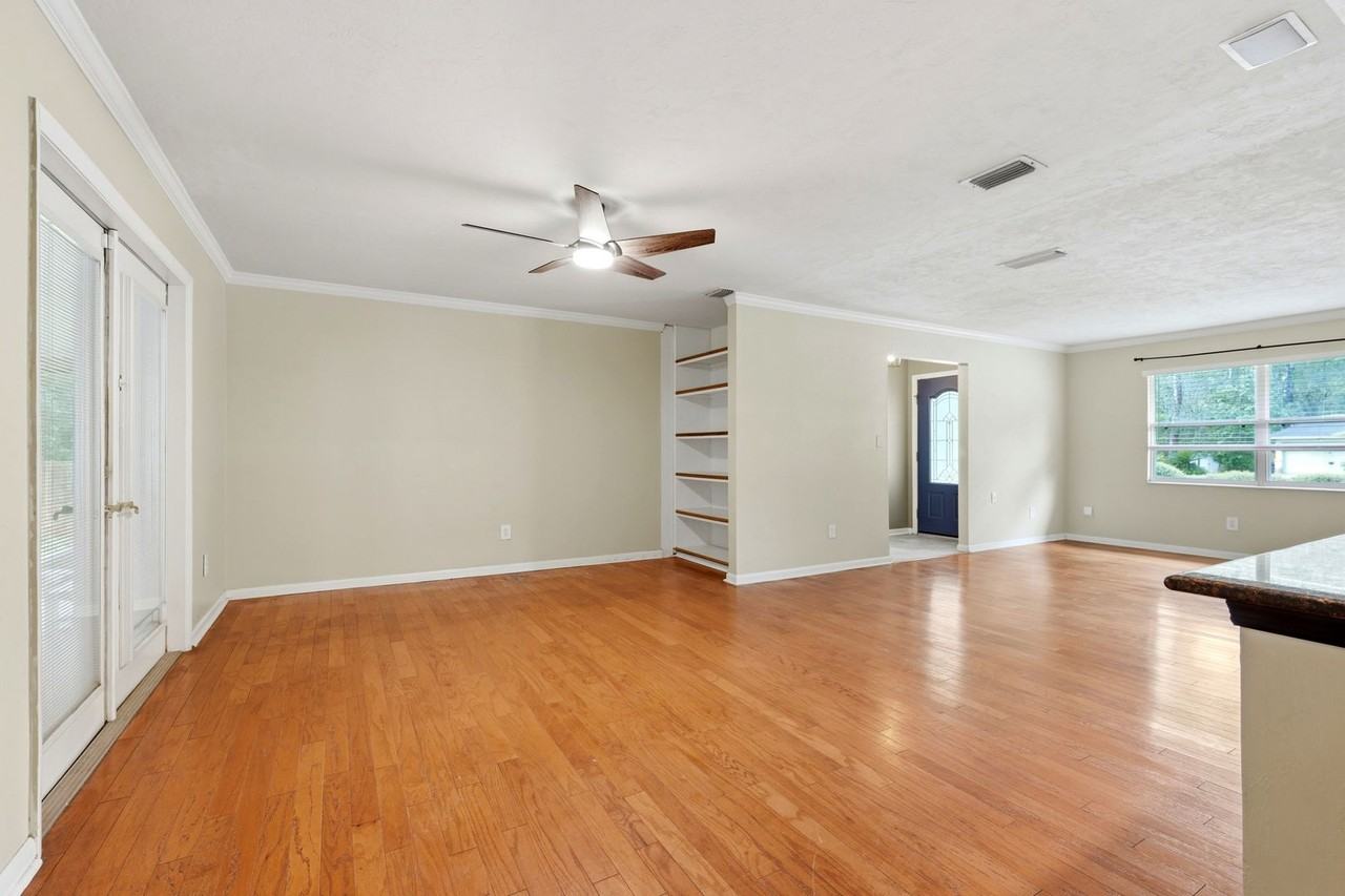4731 Nw 39th St - Photo 4 of 37