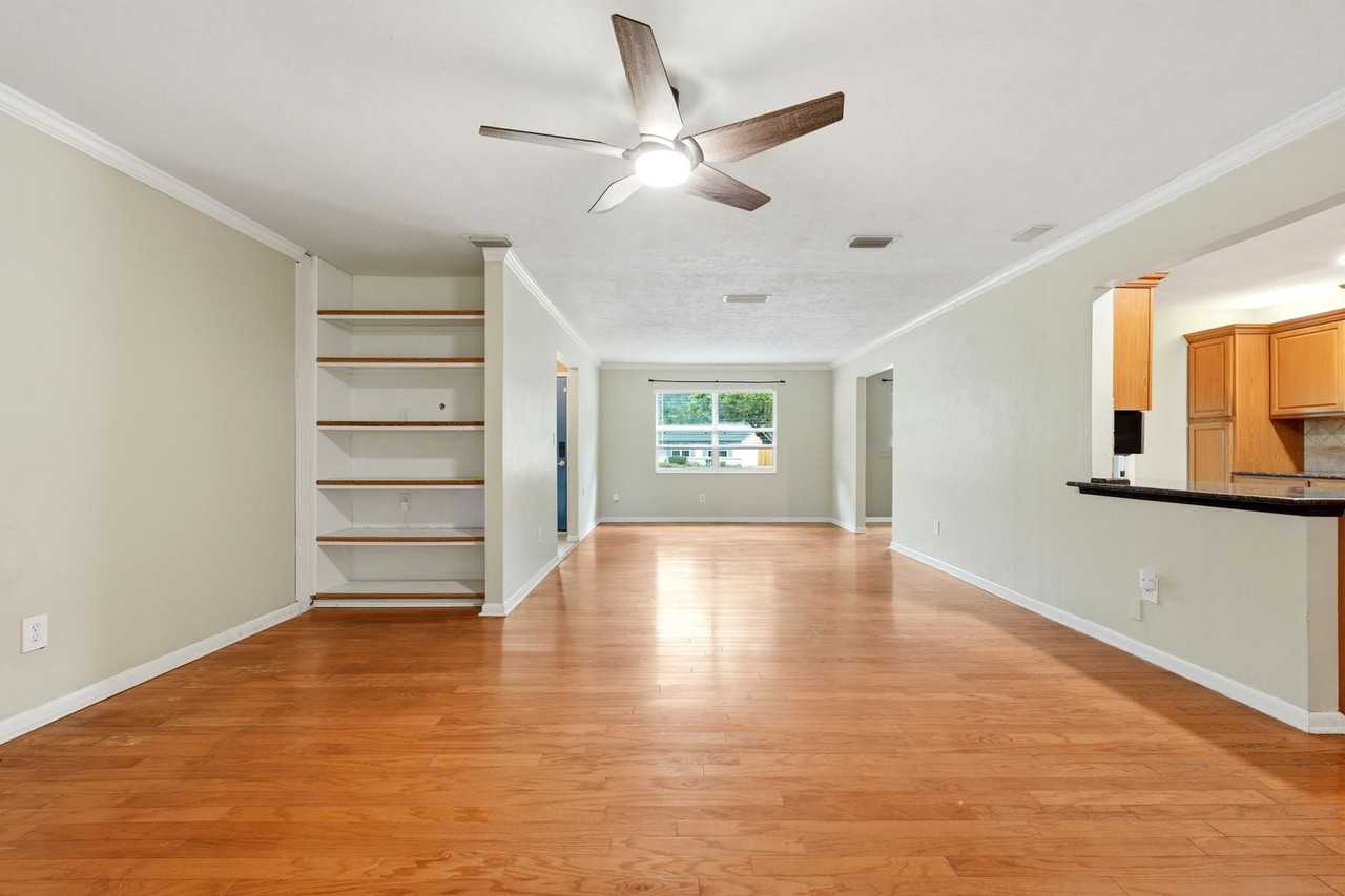 4731 Nw 39th St - Photo 5 of 37